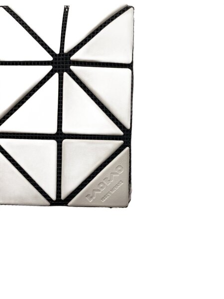 BAO BAO ISSEY MIYAKE / カードケース/ホワイト/レディース/BB91-AG701 BAO BAO ISSEY MIYAKE(バオバオイッセイミヤケ) / カードケース