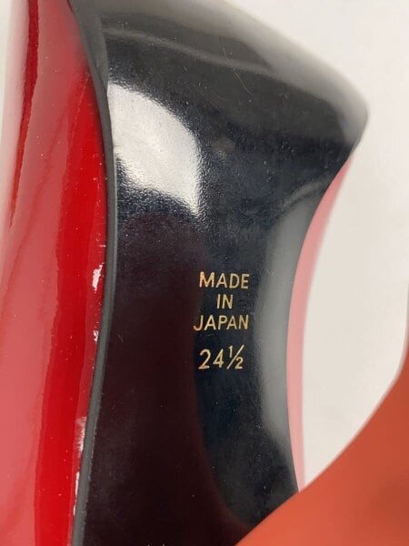 hazama 惹きずり込まれる運命のヒールパンプス black×red hazama