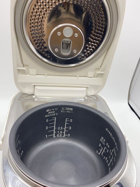 Panasonic(パナソニック) / 炊飯器 SR-UNX101-W | 中古品の販売・通販 