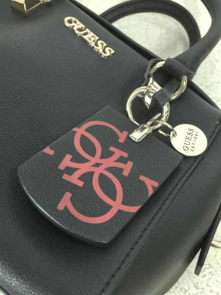 GUESS ブラック ショルダーバッグ GUESS(ゲス) / ショルダーバッグ/レザー/BLK/VG744905 | 中古品の販売
