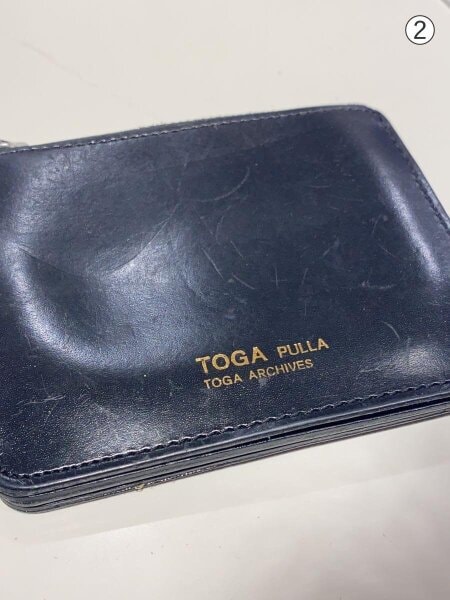 TOGA PULLAミニウォレット TOGA PULLA(トーガプラ) / Leather Wallet/メタルバックルレザー