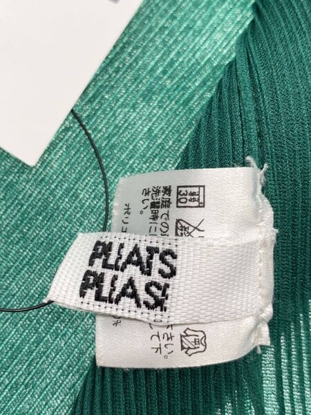 PLEATS PLEASE ISSEY MIYAKE / ノースリーブカットソー/3/ポリエステル/GRN/無地/PP83-FK331 PLEATS PLEASE ISSEY MIYAKE(プリーツプリーズイッセイミヤケ