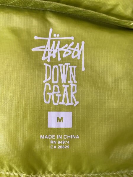 STUSSY(ステューシー) / ダウンジャケット/M/ナイロン/YLW/無地/115784