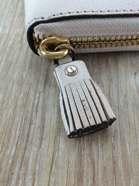 アニヤハインドマーチ Anya Hindmarch 財布 長財布 レザー シルバー ラウンドファスナー/編み込み/リボン