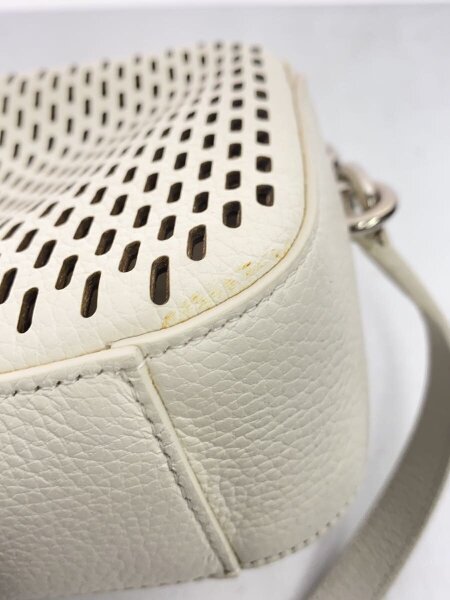 FURLA(フルラ) / ショルダーバッグ/レザー/WHT/パンチング | 中古品の 