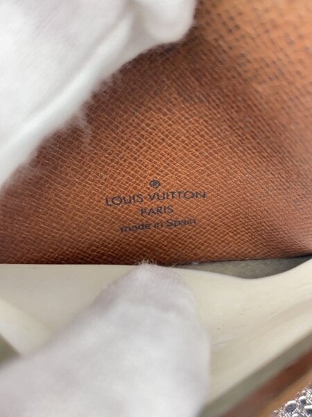 LOUIS VUITTON(ルイヴィトン) / ポルト・2カルト・ヴェルティカル_