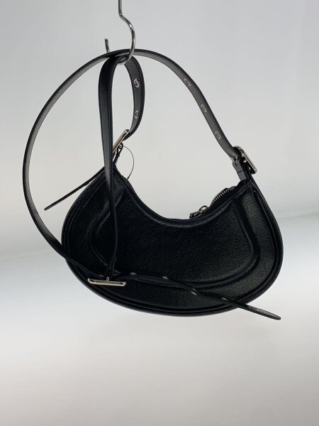 CHARLES&KEITH(チャールズアンドキース) / ペトラ カーブショルダー 