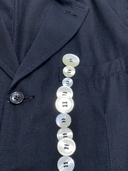 BLACK COMME des GARCONS(ブラックコムデギャルソン) / ボタン装飾 