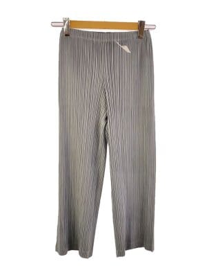 プリーツプリーズPLEATS PLEASEイッセイミヤケパンツライトグレー薄手 PLEATS PLEASE ISSEY MIYAKE(プリーツプリーズイッセイミヤケ