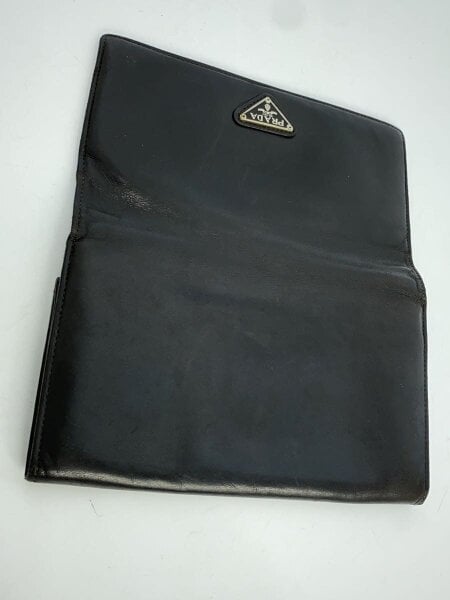 PRADA｜プラダ 二つ折り財布　オールレザー　BLACK　メンズ PRADA(プラダ) / 2つ折り財布/レザー/BLK/無地/メンズ | 中古品の販売