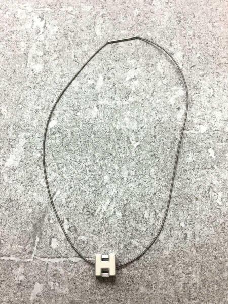 エルメス Hキューブ ネックレス 白｜アクセサリー