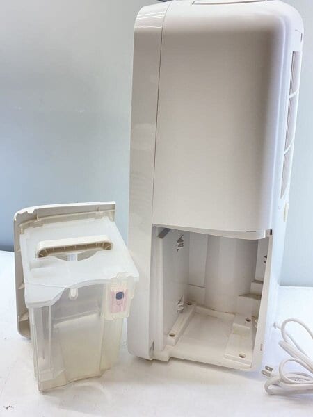 SHARP(シャープ) / 除湿機 CV-P71-W// | 中古品の販売・通販なら