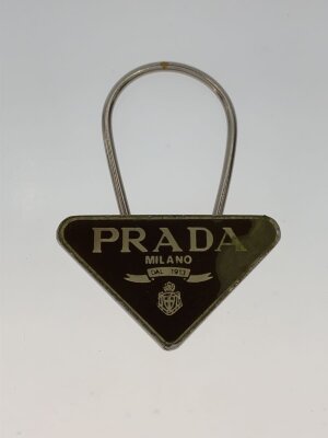 PRADAのキーホルダー検索結果|古着・中古品の通販サイト セカンドストリートオンラインストア