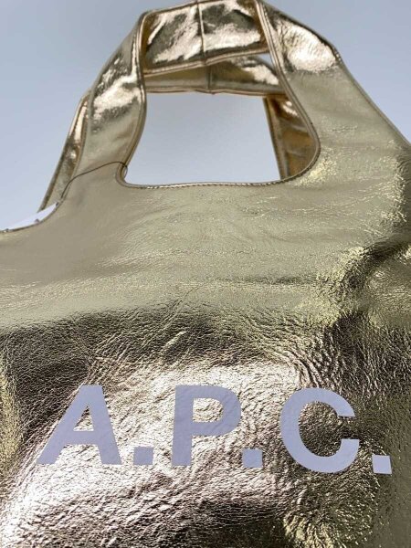 A.P.C.(アーペーセー) / NINON/メタリックトートバッグ/ゴールド/ロゴ 