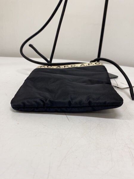 A.P.C.(アーペーセー) / NECK POUCH REPEATテープロゴサコッシュ 