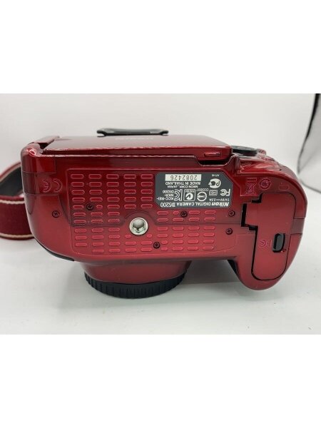 Nikon(ニコン) / デジタル一眼カメラ D5200 18-55 VR レンズキット 