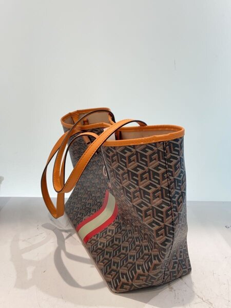 GUESS(ゲス) / トートバッグ/--/マルチカラー/SV699523 | 中古品の販売 