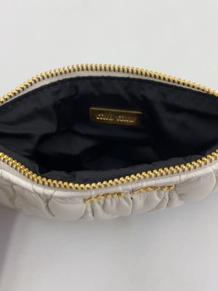 MIU MIU(ミュウミュウ) / ポーチ/--/WHT/マテラッセ | 中古品の販売