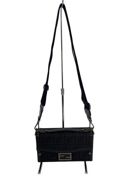 『FENDI』フェンディ ズッカ柄 ロゴプレート ショルダーバック FENDI(フェンディ) / ショルダーバッグ/--/BLK/総柄/7VA565/ソフト