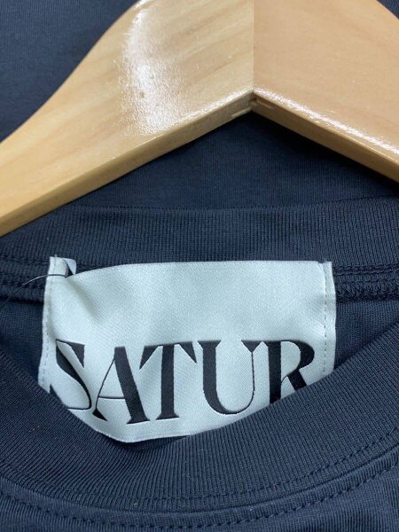 W Satur Arch Logo Graphic T-shirt