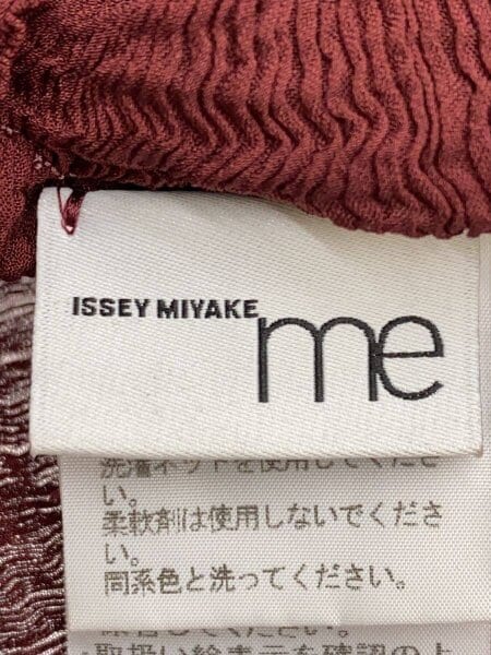 me ISSEY MIYAKE ノースリーブトップス シワ加工切り替え me ISSEY MIYAKE(ミーイッセイミヤケ) / ノースリーブブラウス