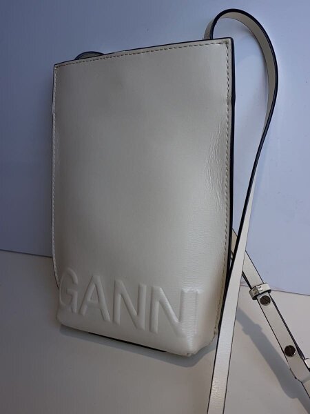 GANNI(ガニー) / Banner Small Crossbody/ショルダーバッグ/WHT/無地 