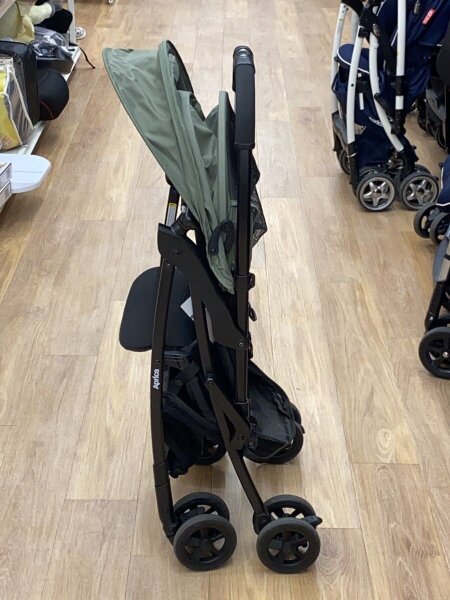 アップリカマジカルエアー AG カーキ レインカバー付】アップリカ