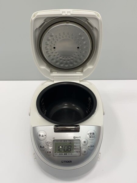 TIGER(タイガー) / 炊飯器 炊きたて JPF-A550-W [サテンホワイト 