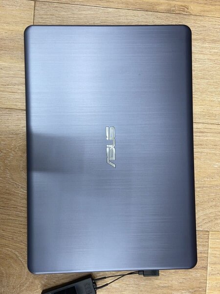 ASUS(エイスース) / ノートパソコン E406SA E406SA-S3060G [スター 