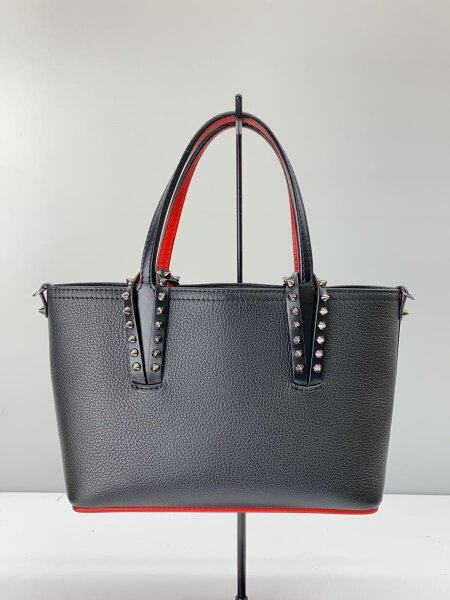 Christian Louboutin ブラック レザー スタッズハンドバッグ Christian Louboutin (クリスチャン ルブタン) レザー スタッズ