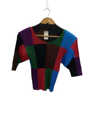 PLEATS PLEASE ISSEY MIYAKE（プリーツプリーズイッセイミヤケ）の古着